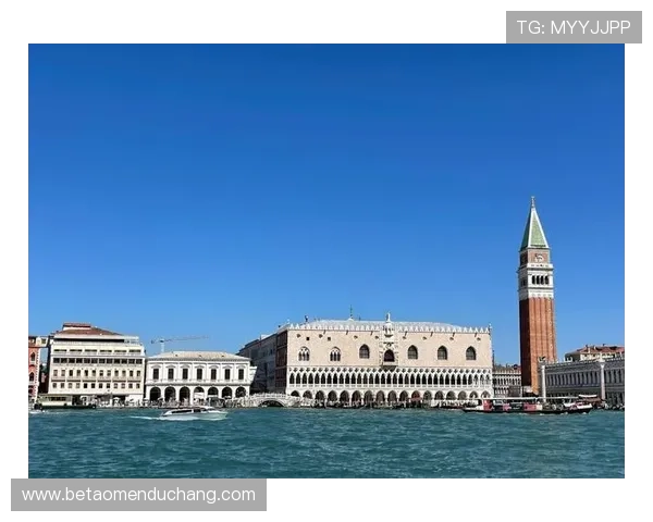 威尼斯真人体验：独特的水上游览和传统手工艺展示带你领略威尼斯的魅力与风情